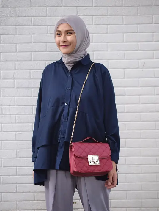 "Aku sudah bilang ke Mas Hanung, tidak mau kasih reward. Aku tidak mau anak-anak jadi berbisnis dengan ibadah. Aku mau anak-anak ibadah karena butuh dan kewajiban," pungkas Zaskia Adya Mecca. (Instagram/zaskiadyamecca)