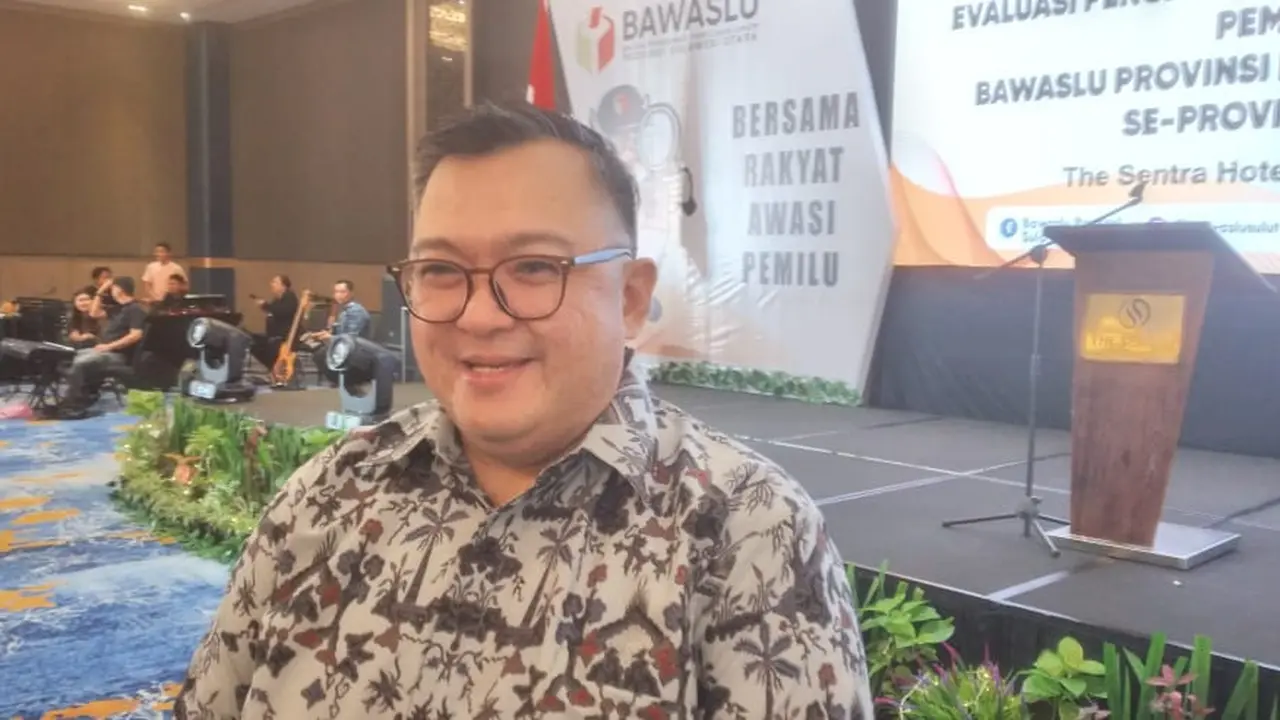 Koordinator Divisi SDM, Organisasi, Pendidikan dan Latihan Bawaslu Provinsi Sulut Erwin F Sumampouw SP. (Foto: Yoseph Ikanubun/Liputan6.com)