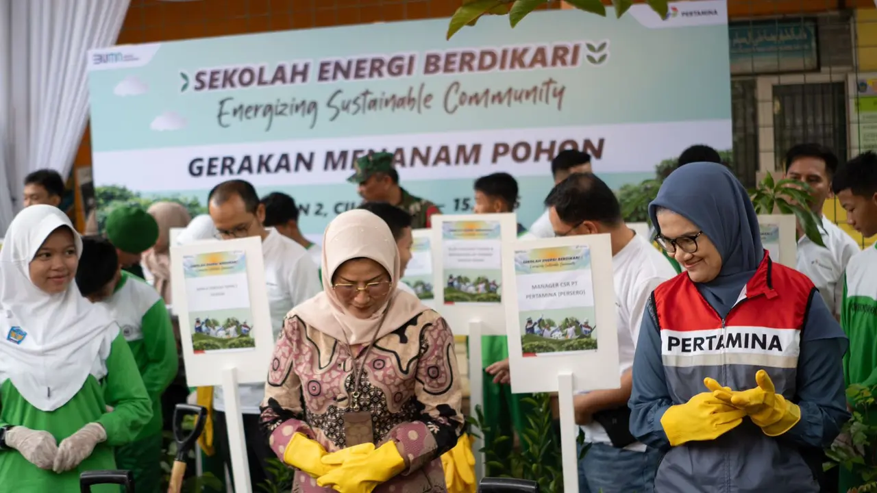 Dukung Energi Bersih, Pertamina International Shipping Pasang PLTS di SMPN 2 Cilegon - Banten