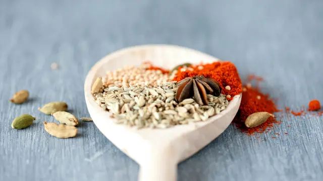 Trik Memaksimalkan Rasa Masakan dengan Bumbu Dapur Alami