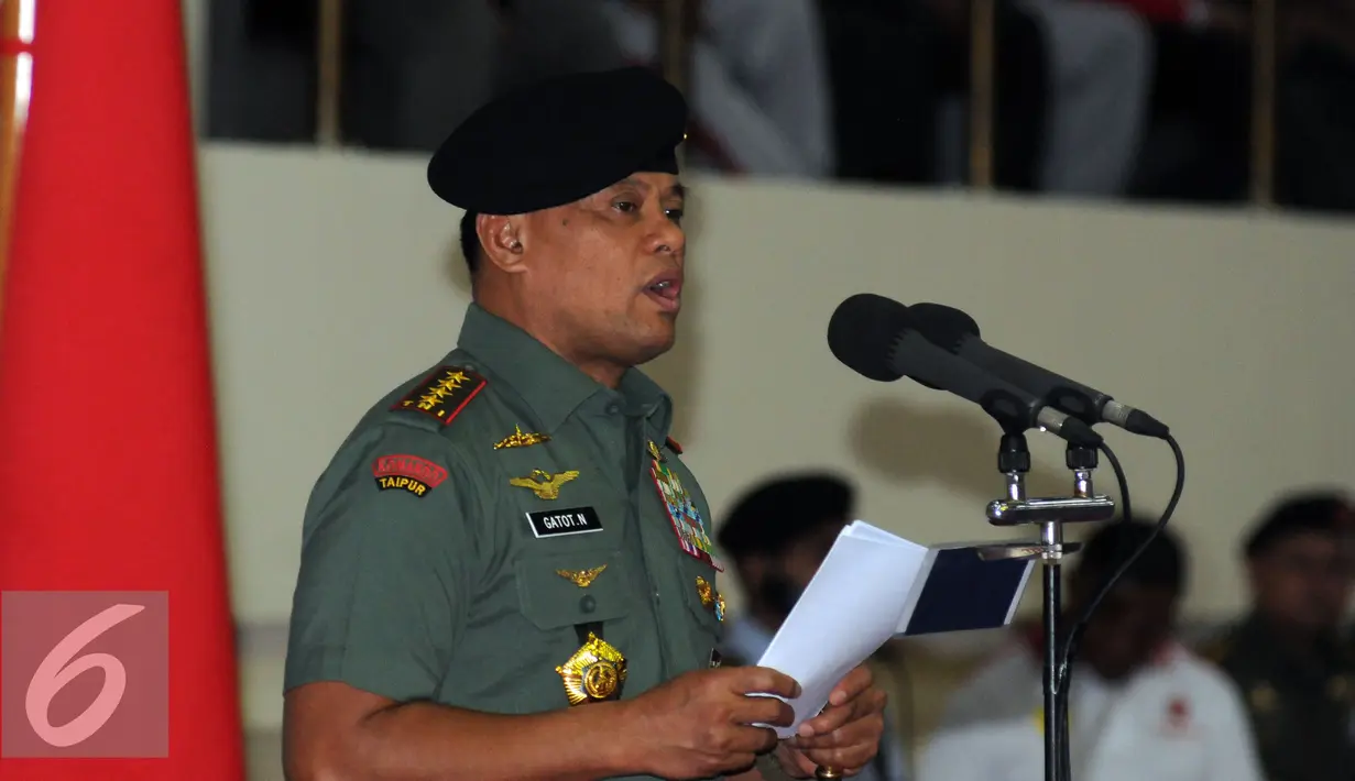 Panglima TNI, Jenderal TNI Gatot Nurmantyo memberikan amanat saat pembukaan Kejurmas Karate Piala Panglima TNI ke-IV di Mabes TNI, Jakarta, Jumat (19/8). Kejurnas mempertandingkan dua kategori utama, TNI dan Umum. (Liputan6.com/Helmi Fithriansyah)