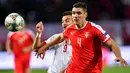 7. Nikola Milenkovic (Fiorentina) - Lihai membaca bola-bola lawan terutama umpan lambung menjadi salah satu kelebihan bek asal Serbia tersebut. Sejak era Jose Mourinho, Manchester United sudah tertarik untuk mendatangkan bek tengah 21 tahun itu. (AFP/Andrej Isakovic)