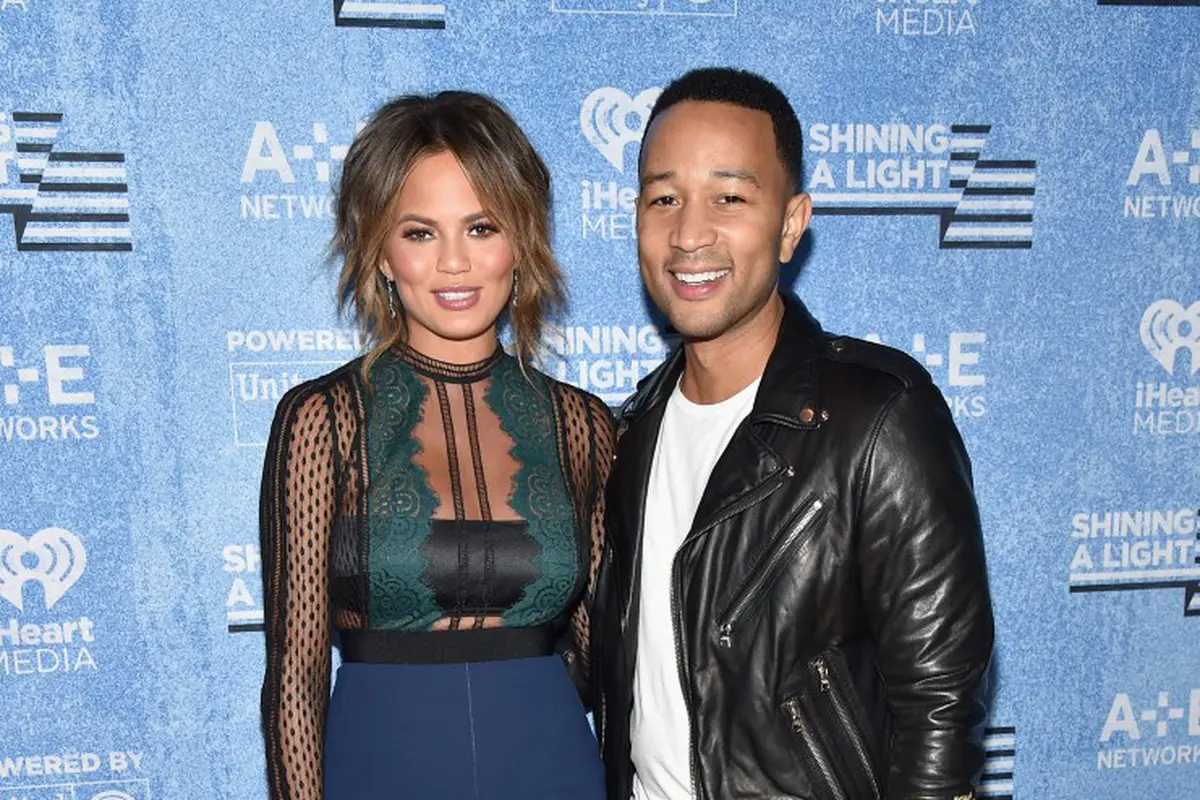 Chrissy Teigen dan John Legend