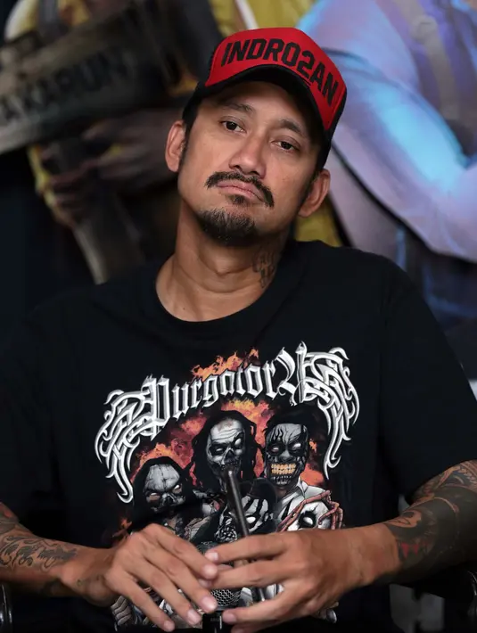 Di kediamannya di Perumahan Belleviu, Ciputat, Tangerang Selatan sekitar pukul 10.00 WIB, Tora dan Mieke ditangkap lantaran kedapatan memiliki 30 butir psikotropika yang masih dalam penyelidikan kandungannya. (Deki Prayoga/Bintang.com)