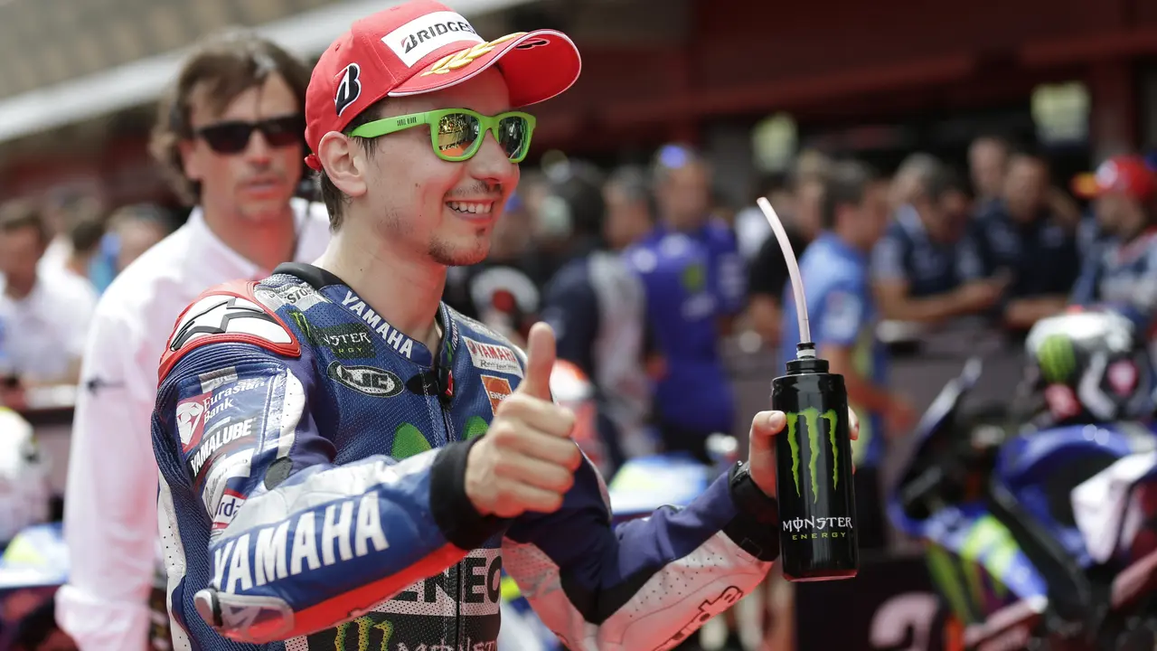 Banyak Pebalap Terjatuh, Lorenzo Juara di GP Catalunya
