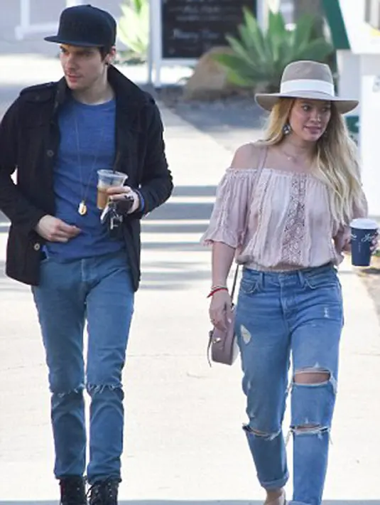 Matthew bukan lah pria pertama yang terlihat berkencan dengan Duff. Sebelumnya terdapat sederet nama yang pernah megisi hatinya, seperti Jason Walsh, Mike Comrie, Joel Madden, Frankie Muniz dan Aaron Carter. (doc.dailymail.com)