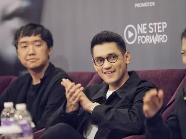 Afgan melakukan press conference jelang konser Dekade pada 19 Juli 2019. Pada press conference tersebut Afgan terlihat santai mengumumkan konser perayaan 10 tahunnya di dunia musik Indonesia. (KapanLagi.com/Nurwahyunan)