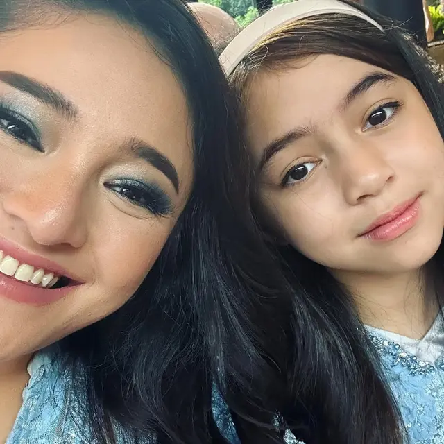 6 Outfit Senada Marshanda dan Sienna, Inspirasi Ibu Anak Tampil Kompak