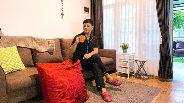 7 Potret Penampilan Terbaru Ricky Cuaca, Makin Tegap dan Bugar