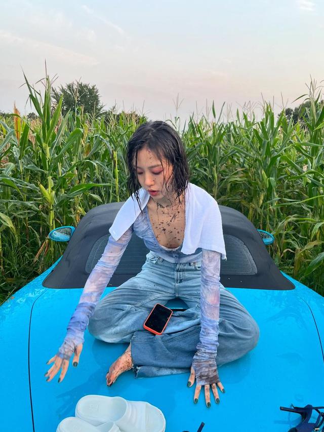 6 Gaya Go Min Si di Lokasi Syuting Serial Terbaru ‘The Frog’, Capai Berat Badan Terendah Demi Perankan Karakter Psycho