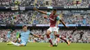 Striker Inggris, Ashley Fletcher yang baru saja bergabung dengan Blackpool pada awal musim 2024/2025 usai meninggalkan Watford sejatinya merupakan anggota Akademi Manchester United mulai 2012/2013 hingga 2015/2016. Belum sempat dipromosikan ke tim utama, ia dilepas permanen ke West Ham United pada awal musim 2016/2017 dengan status bebas transfer. Bersama The Hammers ia hanya bertahan semusim dengan mencatatkan 20 penampilan di semua kompetisi dengan torehan 1 gol. (AFP/Oli Scarff)