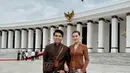 Aaliyah Massaid terlihat ayu dengan kebaya kutubaru cokelat polos hadiri HUT RI pertama di IKN. Ia padukan dengan kain tenun Dayak [@aaliyah.massaid]
