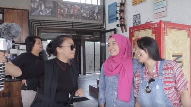 6 Potret Rumah Unik Cella Kotak, Berkonsep Basement di Pinggir Sawah