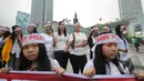 Sebagian besar peserta aksi ini mengenakan baju kaos putih dan mengenakan ikat kepala bertuliskan 'Save Polri', Bundaran HI, Jakarta, Minggu (1/2/2015). (Liputan6.com/Herman Zakharia)