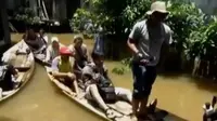 Banjir setinggi 2 meter melanda kabupaten Melawi, Pontianak, sementara sejumlah siswa di Surabaya bingung saat pendaftaran SNMPTN online.