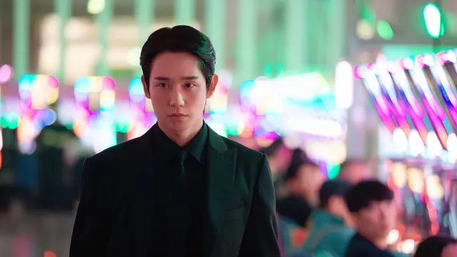 Jung Hae In dalam drakor Our Sticky Love. (dok Netflix via Soompi)