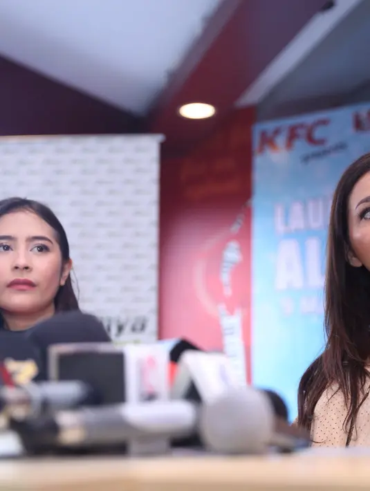 Album perdana yang di produseri oleh Maia Estianty mendapatkan respon positif dan penjualan yang laris. (Andy Masela/Bintang.com)