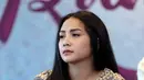 Namun saat Jessica Iskandar dikonfirmasi di kawasan Tendean, perempuan disapa Jedar itu membantahnya. Menurut Jedar, istri Raffi Ahmad itu merupakan perempuan kuat. (Nurwahyunan/Bintang.com)