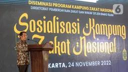 Dirjen Bimas Islam Kamaruddin Amin menyampaikan sambutan saat menghadiri sosialisasi Kampung Zakat Nasional di Jakarta, Kamis (24/11/2022). Kampung Zakat yang berkolaborasi dengan Kemenag, Baznas, LAZ, dan Pemda se-Indonesia untuk pemanfaatan zakat dalam rangka membantu pemerintah dalam pengentasan kemiskinan telah tersebar di 18 titik. (Liputan6.com/Faizal Fanani)