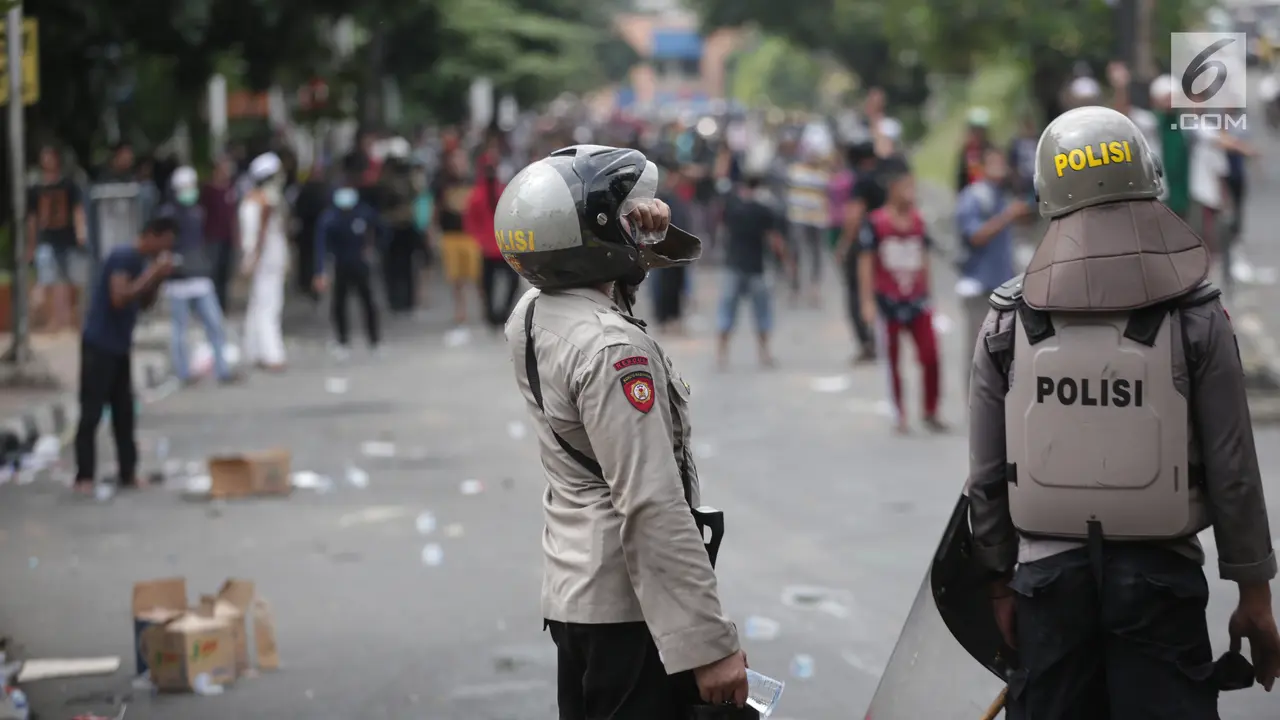 Polisi Tangkapi Massa Aksi di Petamburan