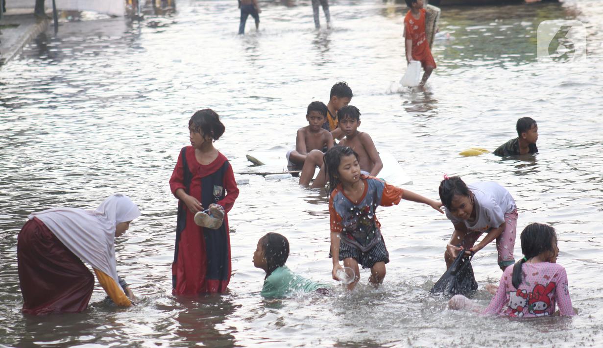  FOTO  Keceriaan Anak  Anak  Pesisir Bermain  Air Banjir Rob 