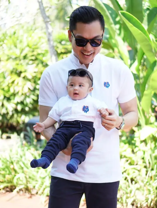 Raphael memang mempunyai wajah yang imut dan menggemaskan. Postingan-postingan yang berkaitan dengan Raphael pun sangat dinantikan oleh warganet. (Foto: instagram.com/raphaelmoeis)