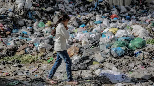 Krisis Kesehatan Hantui Kota Gaza akibat Penumpukan Limbah Sampah