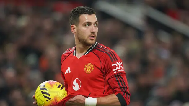 Diogo Dalot tampil membela Manchester United dalam laga melawan West Ham