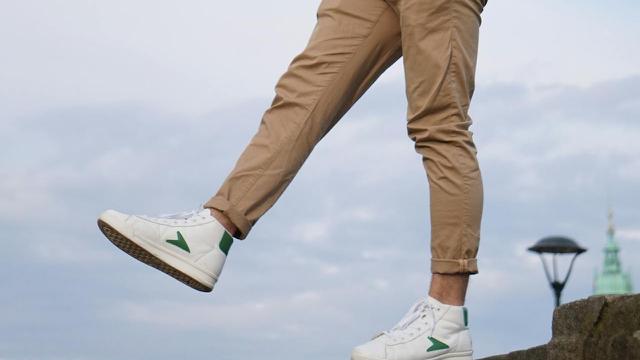 Ilustrasi celana chino pria