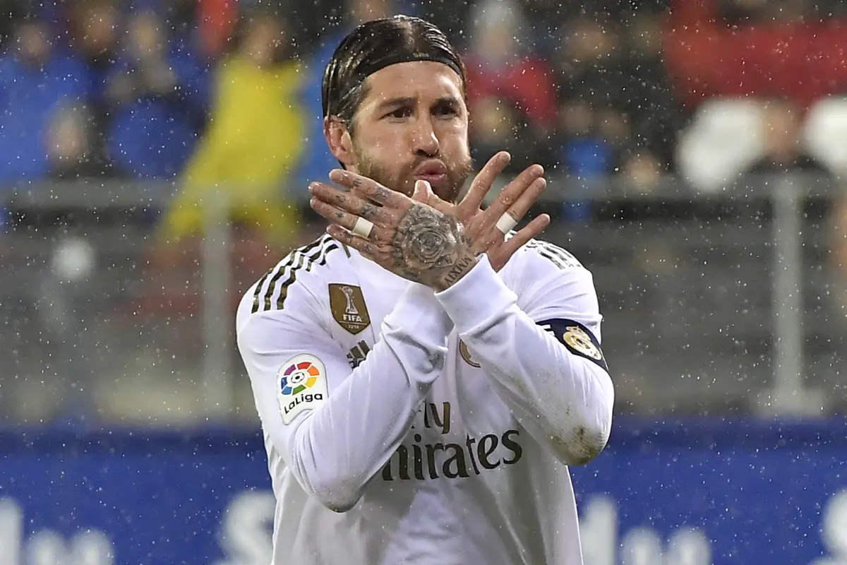 Benzama 2 Gol, Real Madrid Gilas Eibar 4-0
