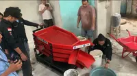 Tim Universitas Bandar Lampung Ciptakan Mesin Sortir Damar Otomatis, Tingkatkan Produktivitas Petani di Lampung