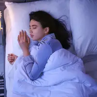 ilustrasi perempuan tidur mimpi/Pixel-Shot/Shutterstock