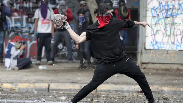 Protes Krisis Ekonomi, Demonstran Bentrok Dengan Polisi di Chile