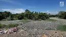 Penampakan tumpukan sampah di Sungai Citarum Lama di kawasan Cicukang, Bandung, Jawa Barat, Rabu (3/4). Program Citarum Harum akan dilaksanakan oleh Kementerian Koordinator Bidang Kemaritiman. (Liputan6.com/Herman Zakharia)