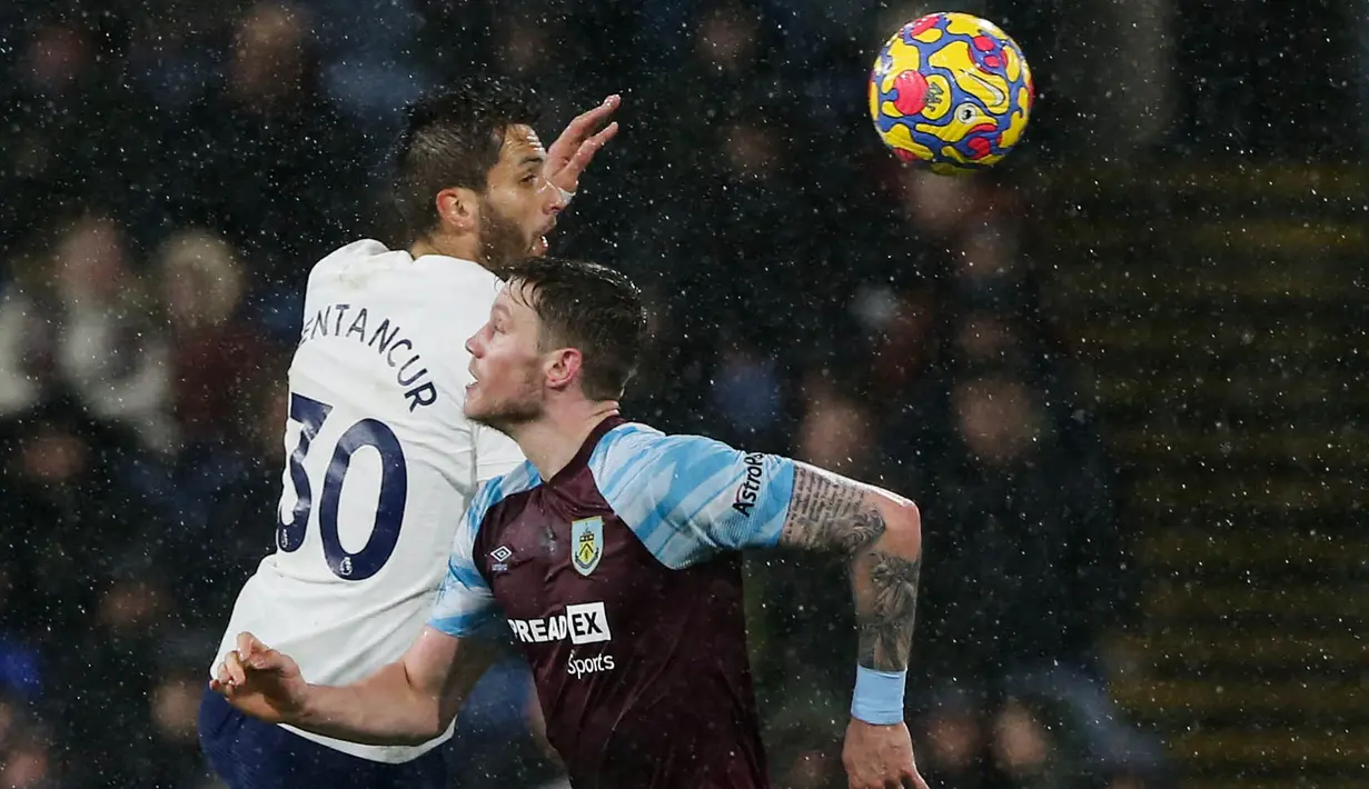 Bertanding di Stadion Turf Moor Spurs harus menyerah dengan skor tipis 0-1. (AFP/Nigel Roddis)