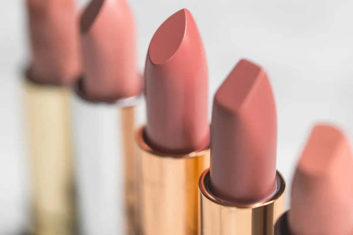 Tip Memilih Lipstick Sesuai Warna Kulit Bagi Penggemar Nude Lipstick