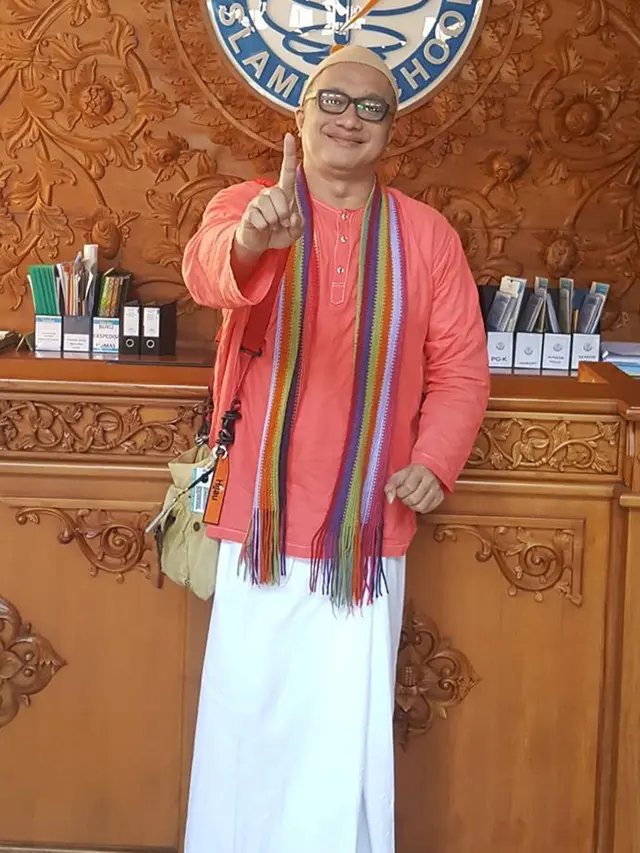 Lama Tak Muncul di Layar Kaca, Ini 6 Potret Terbaru Dik Doank yang Kini Berhijrah