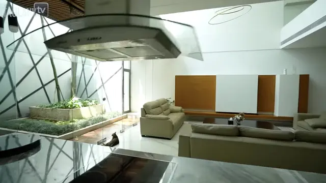 Potret Ruang TV Rumah Raditya Dika dan Anissa Aziza