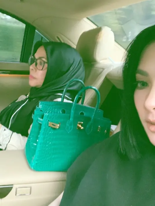 (Instagram/princessyahrini)