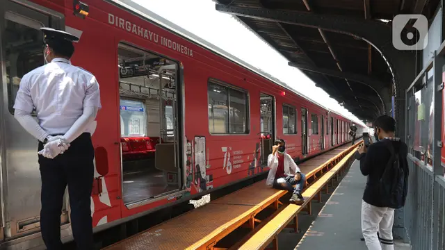 Gerbong Kereta Commuter Line Bertema Kemerdekaan