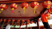 Jelang Imlek, Klenteng di Bekasi Siap Bersolek dengan 600 Lampion
