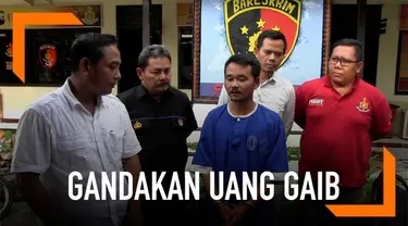 Seorang pria mengaku jenderal bintang tiga mengaku bisa menggandakan uang gaib.