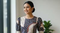 Batik Wanita Lengan Panjang Ruffle Elegan. Foto: Gemini
