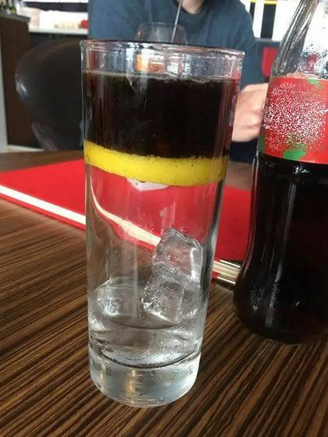 8 Potret Cara Nyeleneh Orang Bikin Minuman Ini Malah Makin Susah