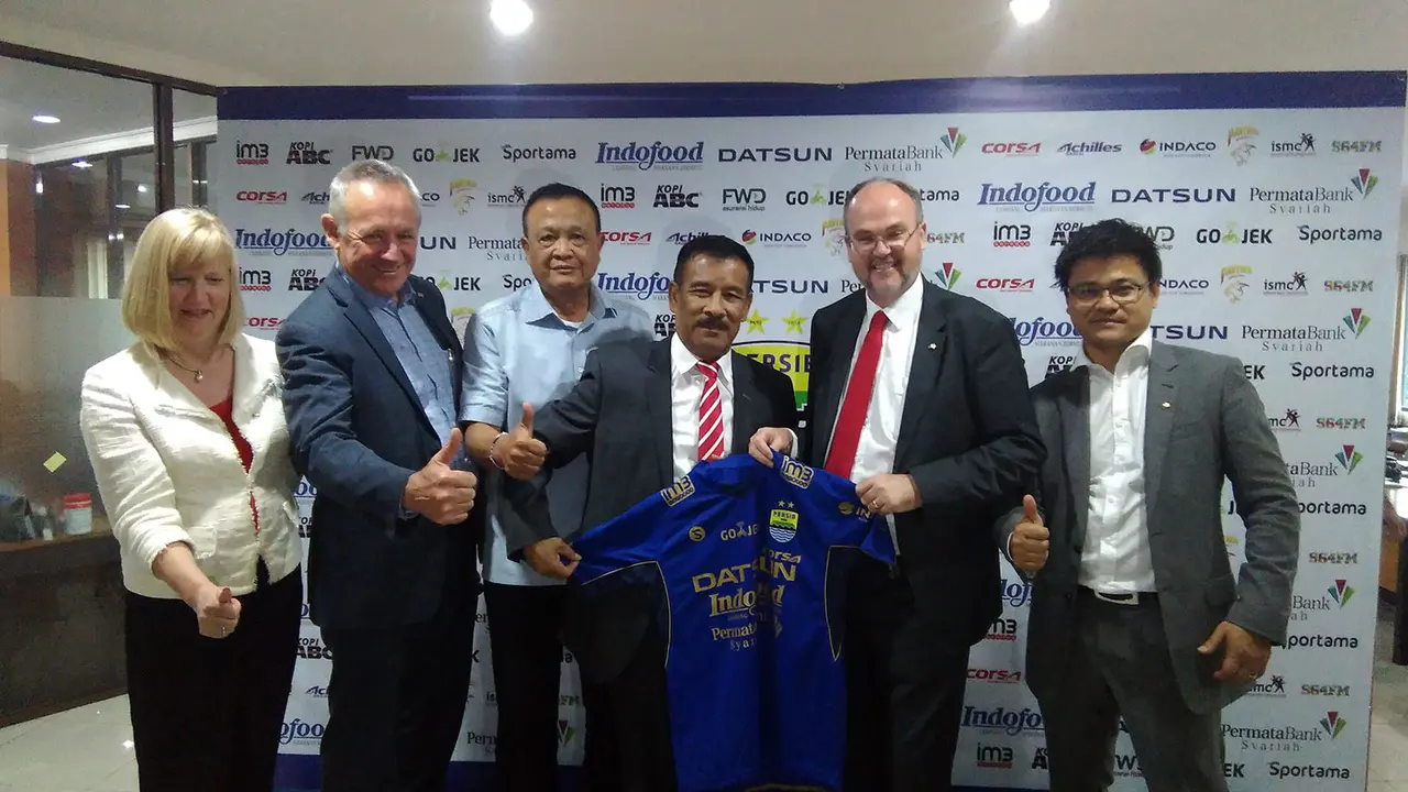 Hon Bill Johnston dan Persib