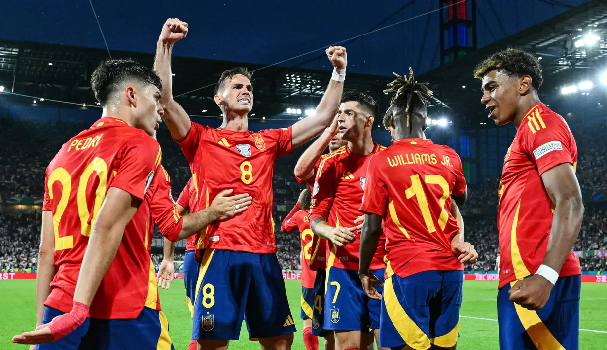 Gelandang Spanyol, Fabian Ruiz merayakan golnya saat pertandingan babak 16 besar Euro 2024 melawan Georgia di Stadion Rhein Energie, Cologne pada 30 Juni 2024 atau Senin (1/7/2024) dini hari WIB. (Alberto PIZZOLI/AFP)