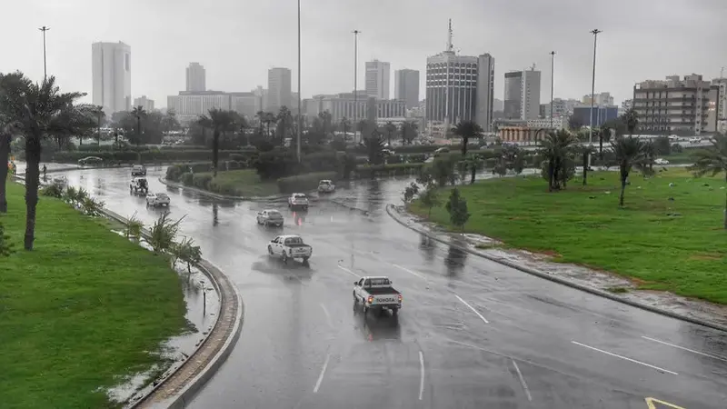 Jalanan di Jeddah terlihat tergenang air setelah hujan lebat pada Kamis 24 November 2022. (SPA)