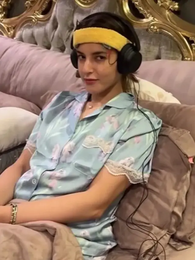 Tasya Farasya dipasang Sleep Therapy di kepala untuk Atasi Insomnia [@tasyafarasya].