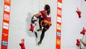 Sengit! Unggul 0,02 Detik dari Atlet China, Desak Made Persembahkan Emas Sport Climbing Speed Putri Asian Games 2026