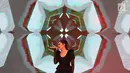 Penampilan Mulan Jameela saat peluncuran album solonya berjudul 99 Vol 2 “Patience”, Jakarta, Rabu (2/5). Album tersebut terdiri dari tujuh lagu yang menawarkan warna musik electronic dance music. (Liputan6.com/Immanuel Antonius)